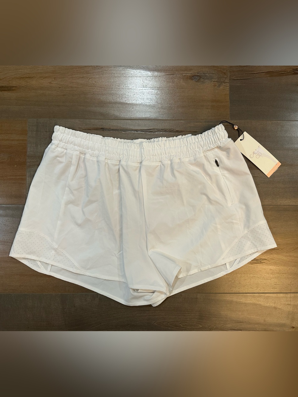 CALIA by Carrie Underwood Run Mid-Rise Infinity Athletic Shorts - 3” inseam